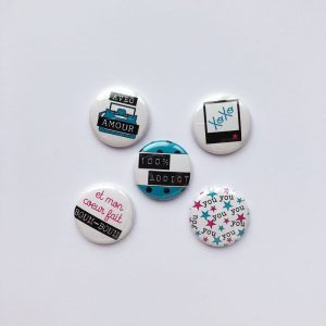 Badges "Chipie" amour, xoxo, love, you, me, crap button flair, pins, badge personnalisé, customs pour scrapbooking , pour les ad