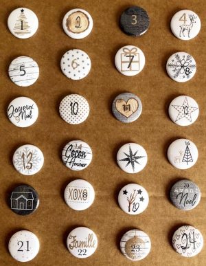Badges "Noël at home" thème noël , hiver , cerf, rennes, sapins, de 1 à 24.